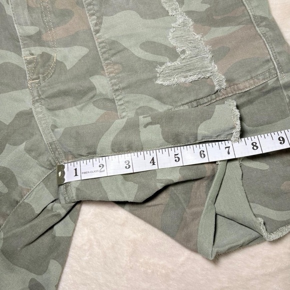 Rock & Republic Camouflage Green Shorts - Picture 5 of 7